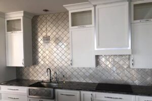 Read more about the article Easy Clean Backsplash: Picking a Low Maintenance Material