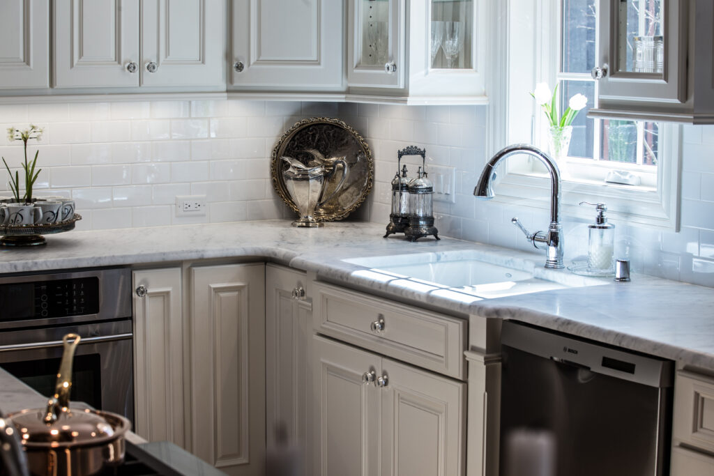 white kitchen backsplash