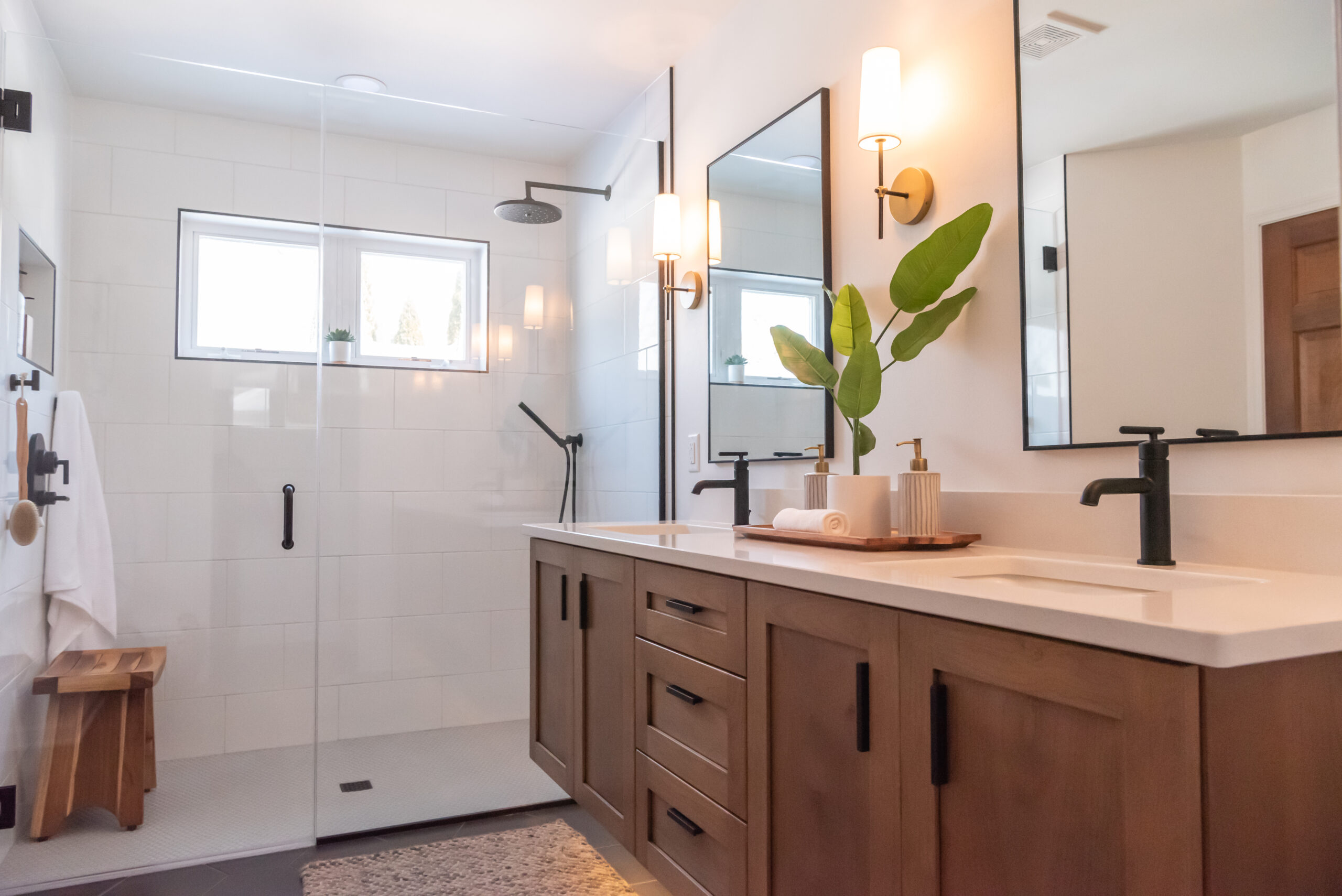 You are currently viewing What Are the Best Tiles for Small Spaces?