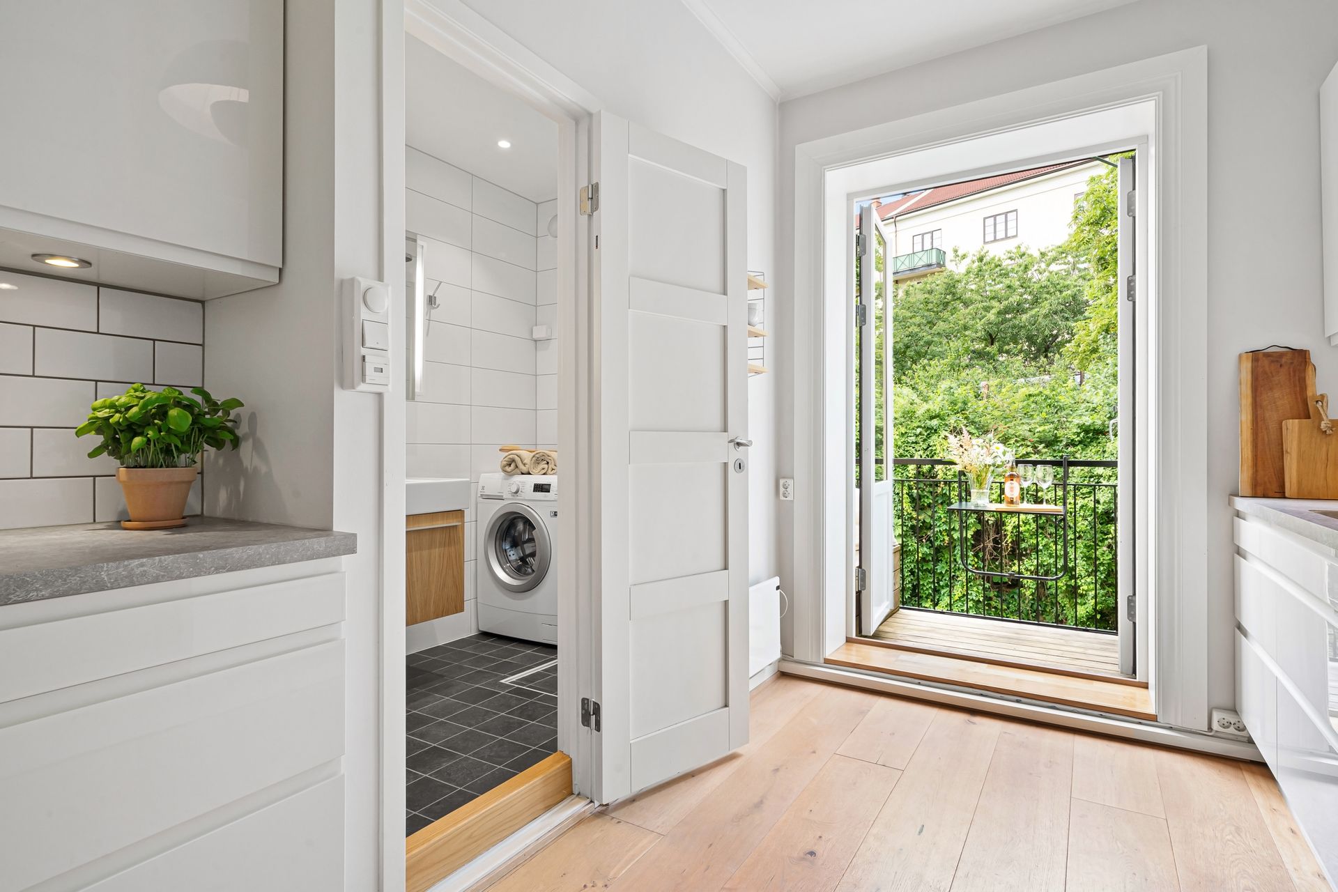You are currently viewing Best Tile for Laundry Room: Durable, Stylish Flooring That Stands Up to Everyday Life