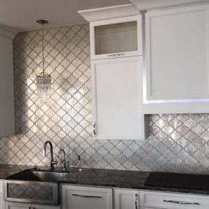 Kitchen Backsplash with metalic tiles. Easy Clean Backsplash Ideas